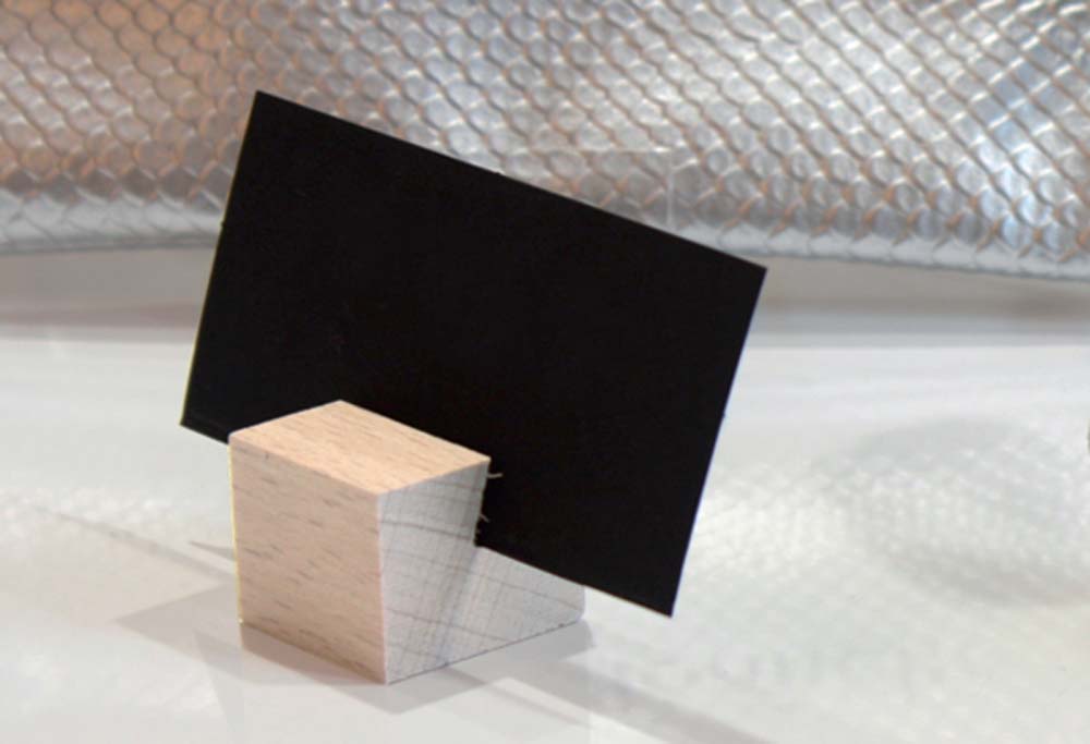 Mini socle carré 25 x 25 x 20 mm en bois - Rainure droite