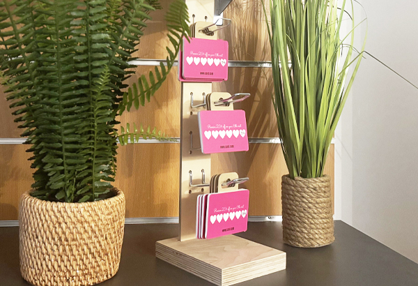 Colonne de comptoir en bois avec broches en métal - 410 x 60 mm