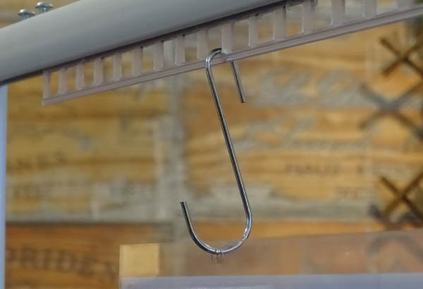 Crochet S asymétrique en métal - Fil de Ø 2 mm - Hauteur 65 mm