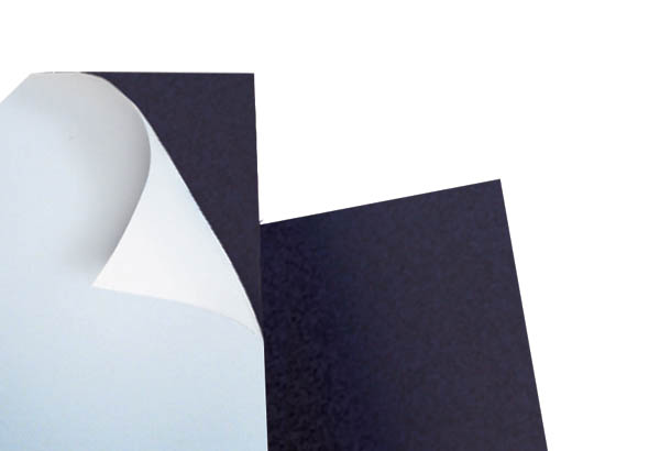 Feuille magnétique adhésivé d'épaisseur 1.2 mm et de force 85 g/cm2 - 43 x 60 cm