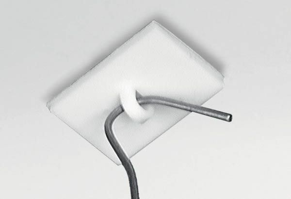 Crochet fermé en PVC blanc avec base adhésive rectangle de 27 x 37 mm - Injecté