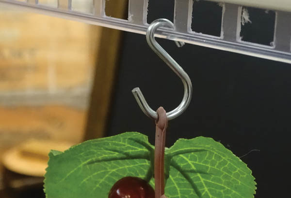 Crochet S asymétrique en métal - Fil de Ø 2 mm - Hauteur 30 mm