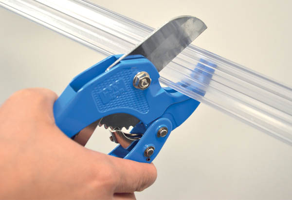 Pince bleue de découpe pour profils PVC