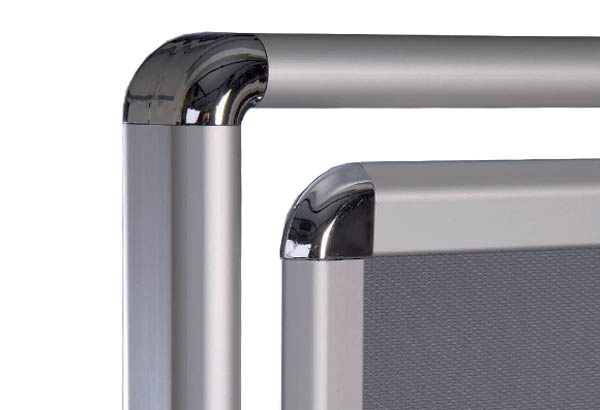 Cadre clippant A1 sur pied en aluminium 2 faces - Profil de 32 mm - Coins ronds