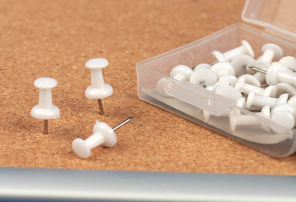 Punaise blanche de Ø 7 mm pour tableau en liège - Longueur 25 mm