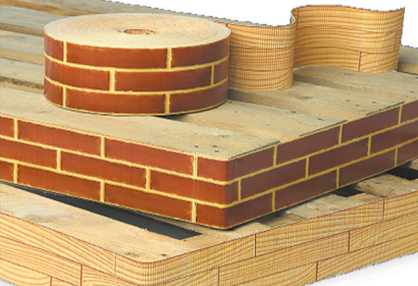 Rouleau de carton microcannelure à thème de 15 cm x 50 m - Bois / Briques