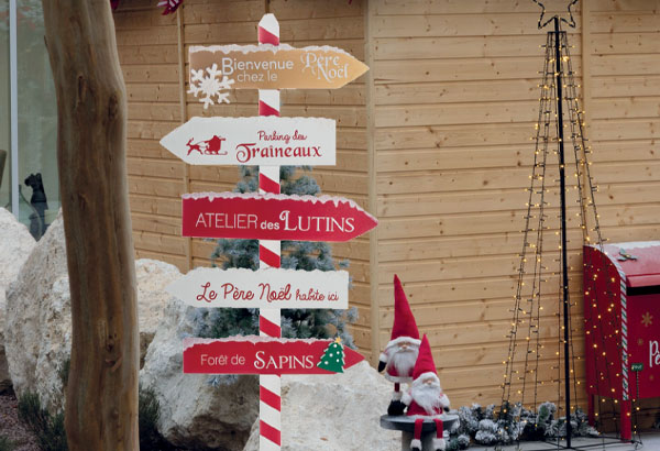 Panneau directionnel "Bienvenue chez le Père Noël" - Hauteur 120 cm - 40 x 2,1 cm