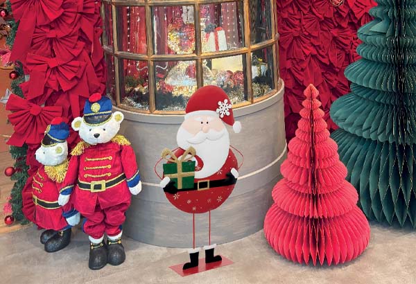 Père Noël avec cadeaux - Hauteur 64.6 cm - 36.5 x 10.2 cm