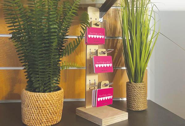 Colonne de comptoir en bois avec broches en métal - 410 x 60 mm