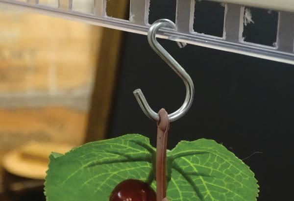 Crochet S asymétrique en métal - Fil de Ø 2 mm - Hauteur 30 mm