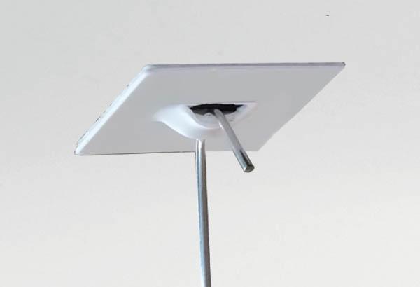 Crochet fermé en PVC blanc avec base adhésive carrée de 20 x 20 mm - Platine