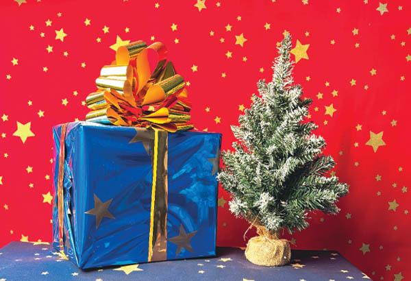 Rouleau de tissu en coton à thème de 160 cm x 25 m - Rouge / Etoile or