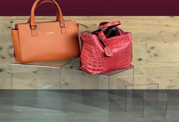 Support gigone carré en plexi de 3 mm avec chants polis - 250 x 250 x 250 mm