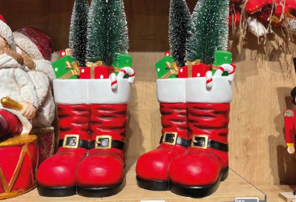 Bottes rouges du Père Noël et sapin - Hauteur 55 cm - 24 x 22 cm