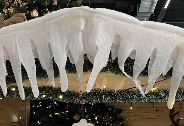 Bordure stalactites en feutrine blanche pailletée - Hauteur 35 cm - Longueur 200 cm