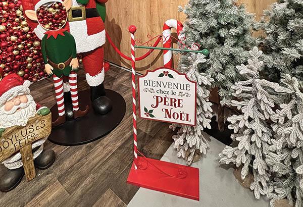 Pancarte Chez le père noël en métal - Hauteur 105,5 cm - 46 x 18,2 cm