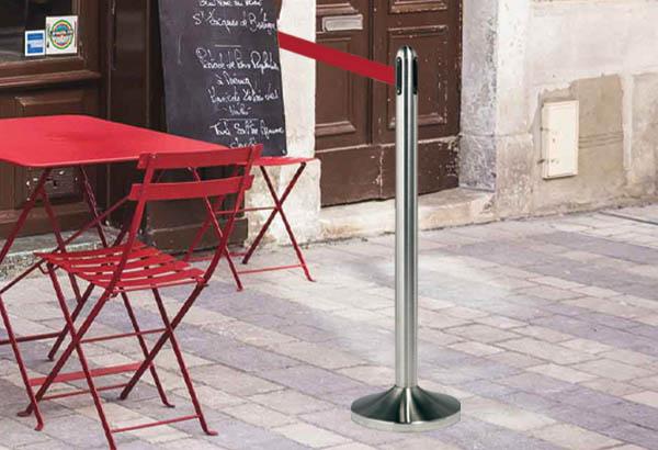 Kit poteau de 1 m avec sangle rouge de 2.10 m et socle en inox brossé de Ø 310 mm